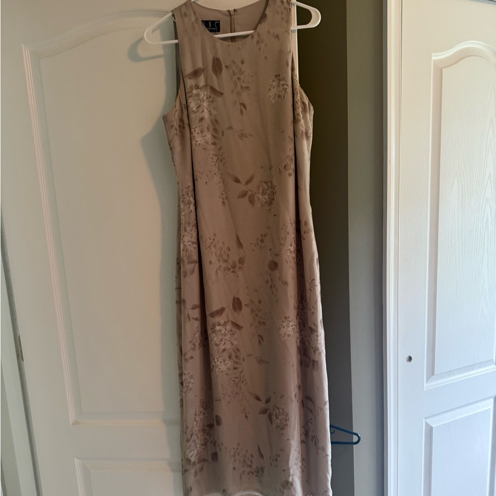 Beautiful maxi dress sleeveless. Beige and white flowers. Size 12 petite INC